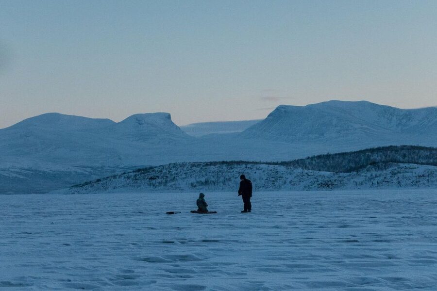 Abisko: Lake Torneträsk Arctic Ice Fishing Trip - Cooking your catch beside a fire