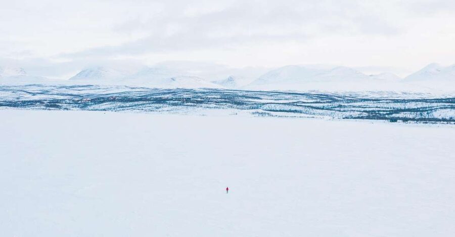 Abisko: Lake Torneträsk Arctic Ice Fishing Trip - Why the early-season location can change