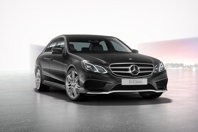 Airport Limousine Transfer: Arlanda Airport to Stockholm City 1-7 Passengers - Meeting your chauffeur at Arlanda