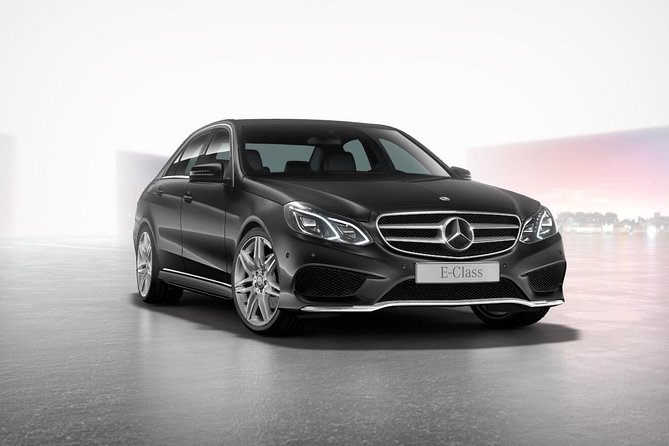 Airport Limousine Transfer: Stockholm City to Arlanda Airport 1-7 Passengers - Key points at a glance