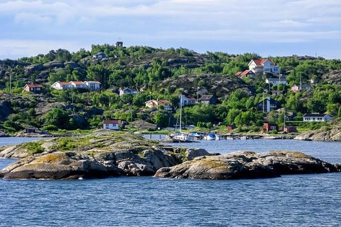 Archipelago Tour with guide Gothenburg - Gothenburg harbor and the first open-water views