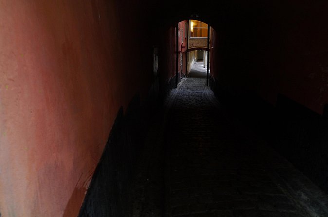 Bloody Stockholm 2h - ghosts, horror and Dark Folklore Tour - How the guide shapes the experience