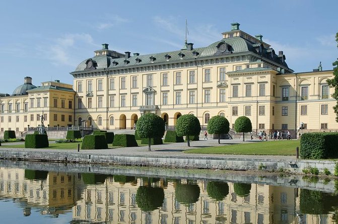 Castle Gripsholm and Drottningholm Palace(private service) - A private car can justify the higher price