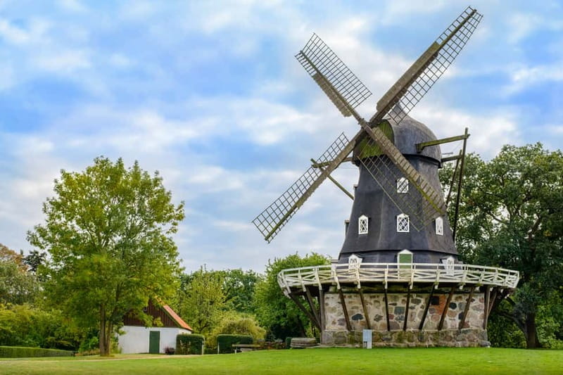 Copenhagen: Full-Day Trip to Malmö by Train - Gamla Väster, the old center with a local scale