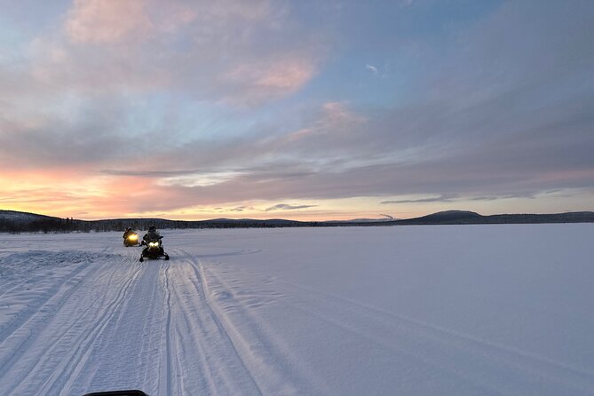 Day tour with snowmobile in Kiruna 10:30 am - Staying warm with the included equipment
