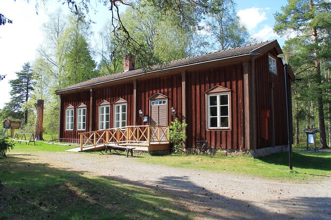 Eila's Time Travels: A Lycksele Family Walking Tour Game - The log drivers cabin and the final search