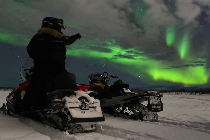 Enjoy the Aurora show on top of the mountain inc tipi dinner - Snowmobiling through dark Lapland trails