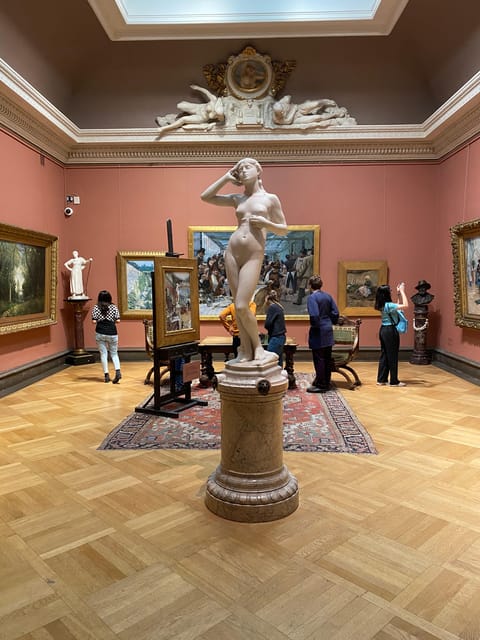 Entry Ticket To Gothenburg Museum of art with pickup - What the private format changes
