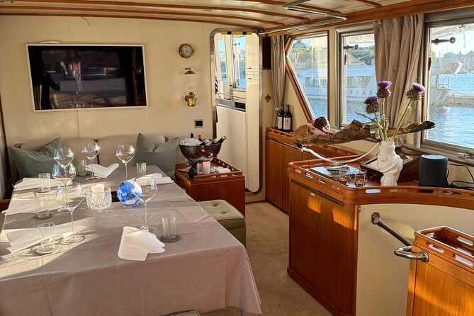 Exclusive Yacht Tour of Stockholm: sunset, dinner, lunch, cruise - Fjäderholmarna, seen without a stop