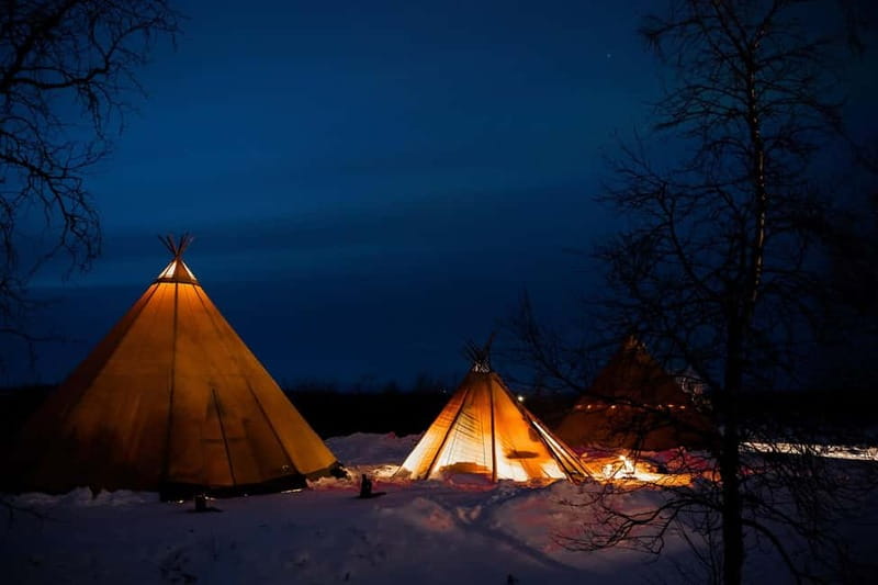Experience the majestic Auroras Kiruna-Abisko & lodge dinner - Starting the evening at Máttaráhkká Lodge