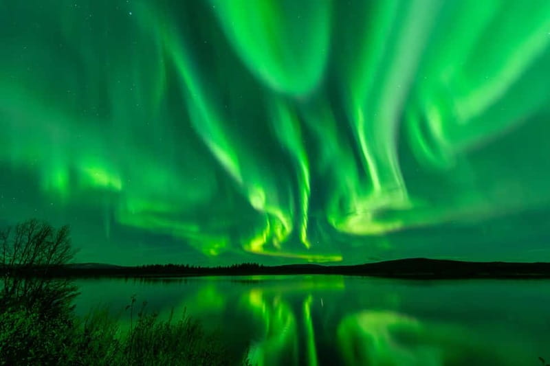 Experience the majestic Auroras Kiruna-Abisko & lodge dinner - Riding the Kiruna to Abisko aurora route