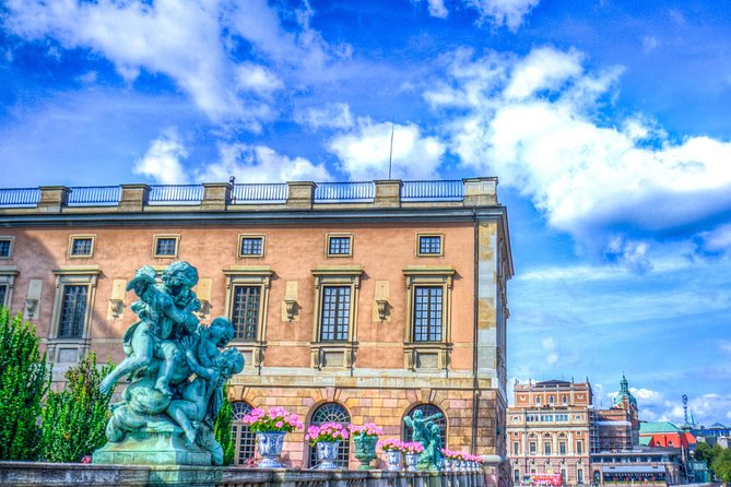 Explore Stockholm's Art and Culture with a Local - Connecting street art with Stockholm’s established institutions