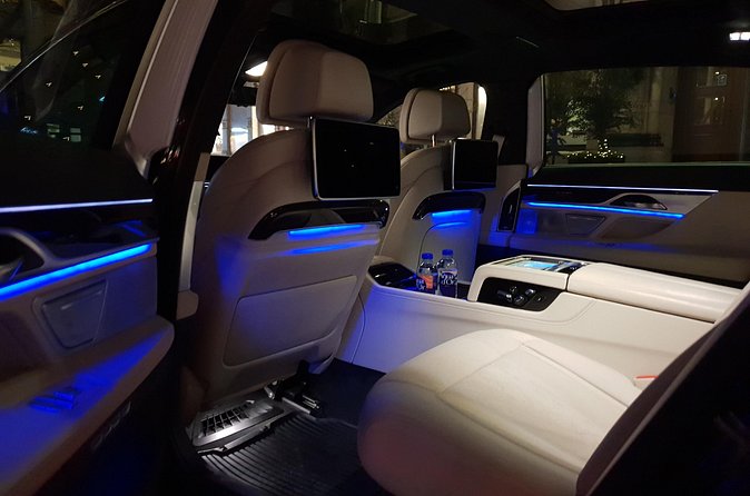 First Class Airport Limousine Transfer: Arlanda Airport to Stockholm City - Help for late flights and tired arrivals