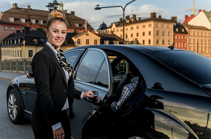First Class Airport Limousine Transfer: Arlanda Airport to Stockholm City - What the chauffeur experience adds