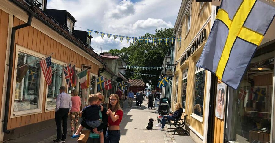 From Stockholm: Guided Day Trip to Sigtuna City - Early stone churches from before 1100