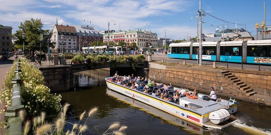 Gothenburg: City Canal Sightseeing Cruise - Passing beneath more than 20 bridges
