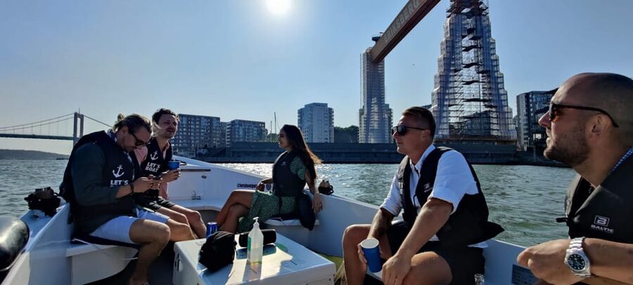 Gothenburg city center: Electric selfdrive boat tour - Meeting at Christina Nilssons gata 1
