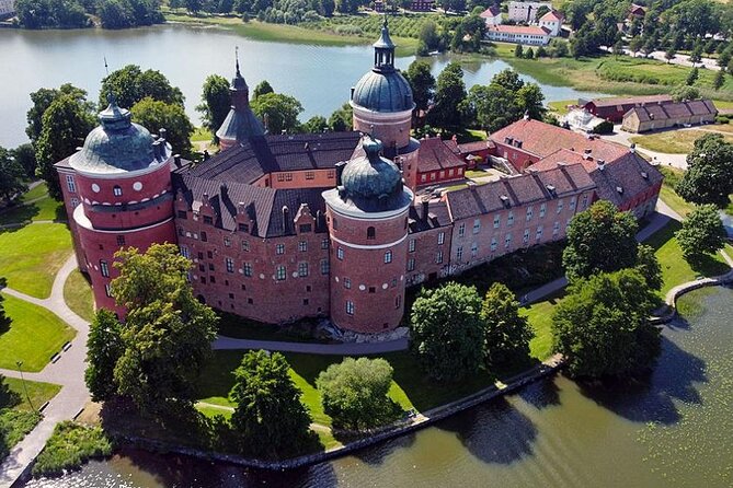 Grand Castle Tour Drottningholm and Gripsholm (private service) - What the guides add to the day