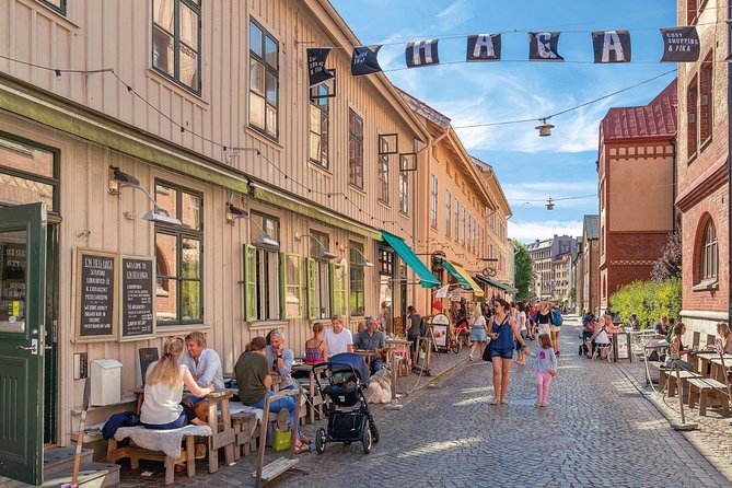 Haga Sightseeing Tour - Stories beyond the buildings