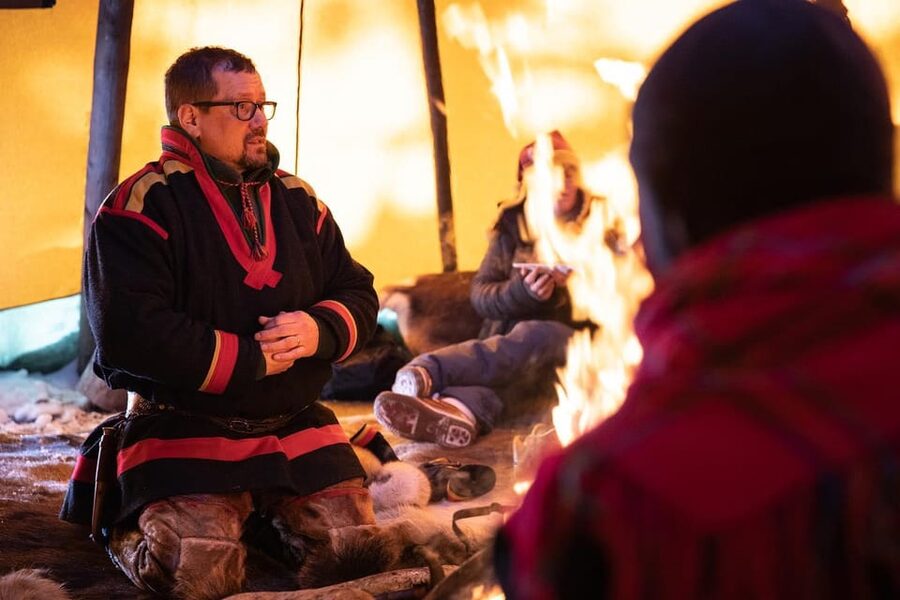 KIRUNA: Sami Reindeer Experience - Feeding tame reindeer by hand