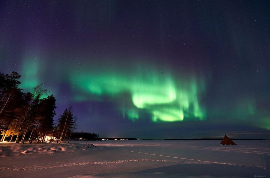 Luleå : Northern lights snowmobile tour - Snowmobiling into the dark