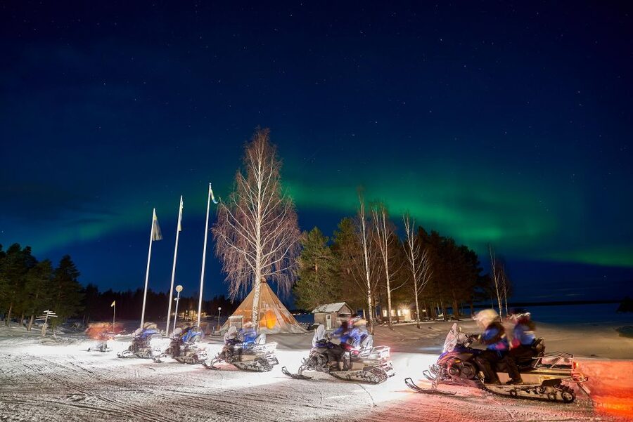 Luleå : Northern lights snowmobile tour - Getting dressed for the Arctic cold