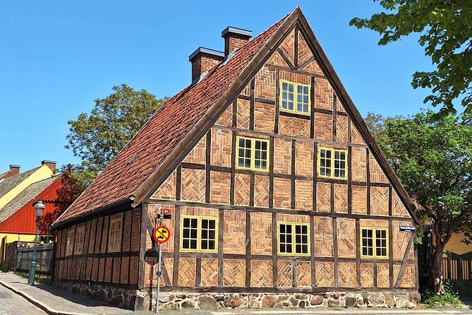 Lund's Medieval and Modern History: A Self-Guided Audio Tour - Lund Cathedral and the medieval chapter