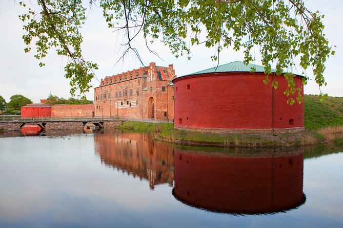 Malmö in 30 Minutes luxury e-car ( Audi & Mercedes ) - World Maritime University adds a global connection