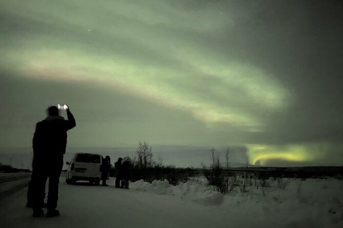 Northern Light hunt with minibus to Abisko 7:30 pm - How the guides shape the night