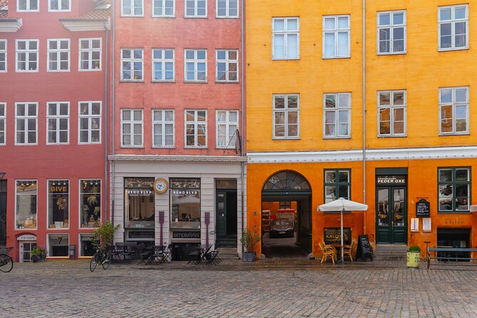 Private 90-Minute Walking Tour in Stockholm - How Mevena’s guiding style shapes the experience