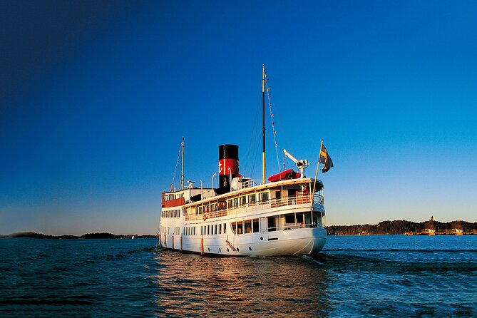 Stockholm Archipelago Cruise with Guide - The city fades as the islands spread out