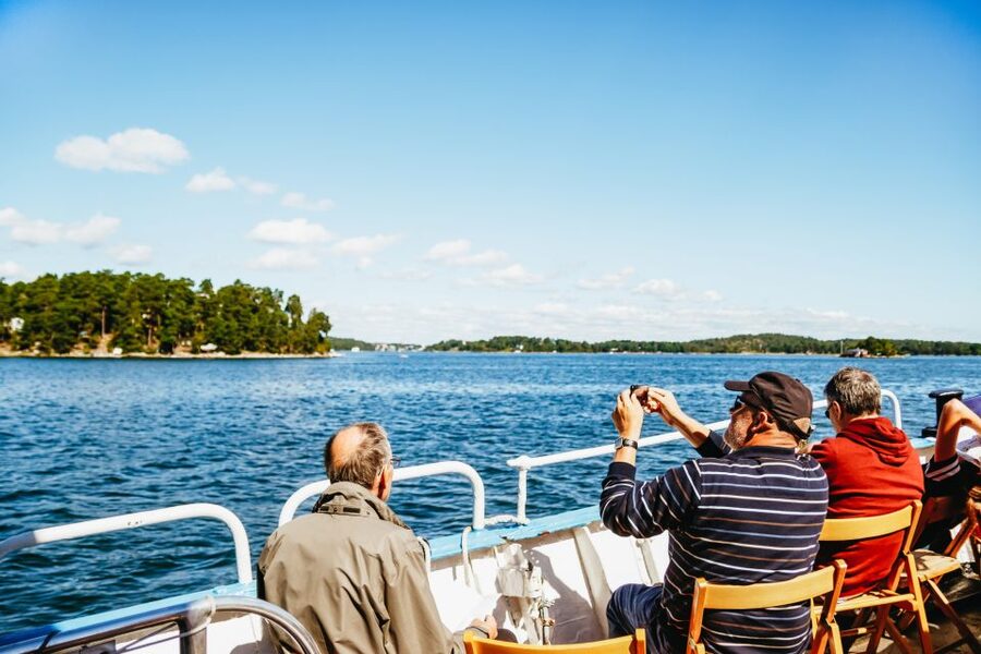 Stockholm: City Archipelago Sightseeing Cruise with Guide - Cafeteria, restaurant, and the practical comforts