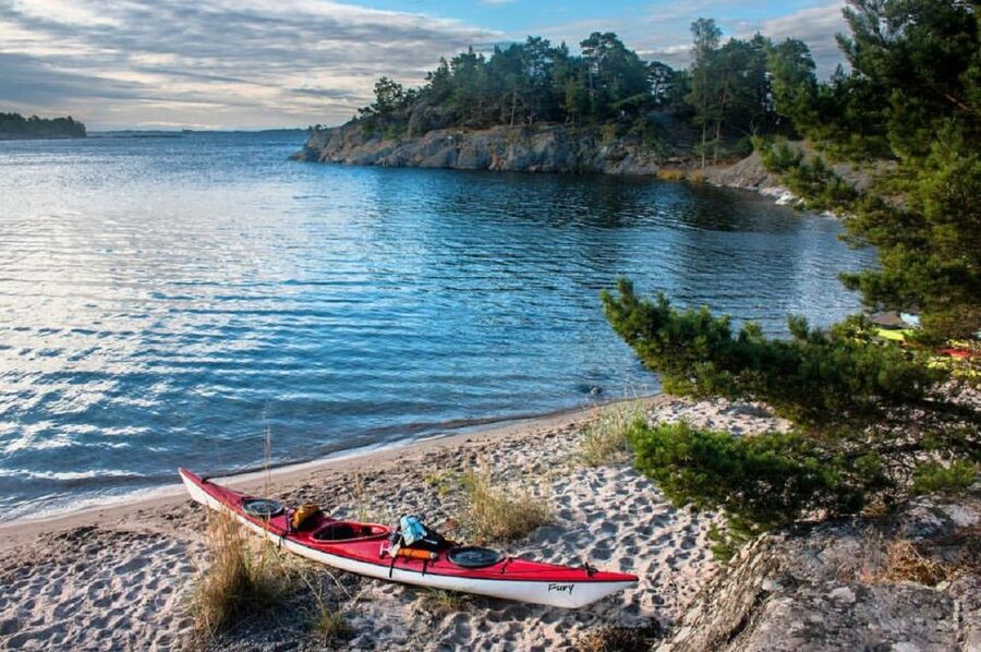 Stockholm: Full-Day Archipelago Kayaking Adventure - Paddling through a maze of islands