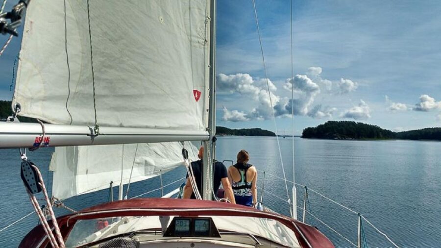 Stockholm: Full Day Archipelago Sailing Tour with Lunch - Lunch in a sheltered bay