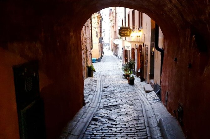 Stockholm Ghost Hunt: Self-Guided Tour and Puzzle Adventure - Storkyrkobrinken and the church quarter