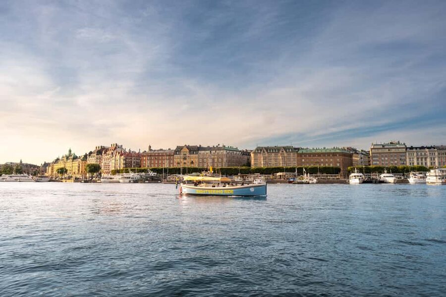 Stockholm: Guided City Sightseeing Open Electric Boat Tour - The Royal Palace and the first city views