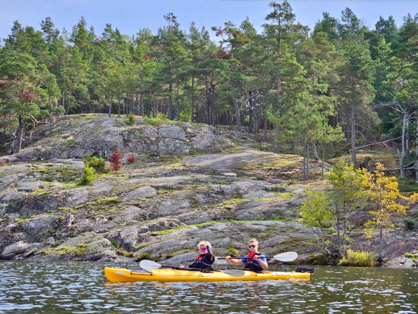 Stockholm: Guided Kayak Tour to Drottningholm Royal Palace - A final paddle and 45 minutes in the palace gardens