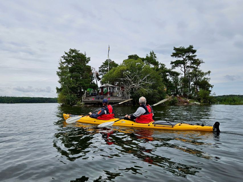 Stockholm: Guided Kayak Tour to Drottningholm Royal Palace - Why the small group matters