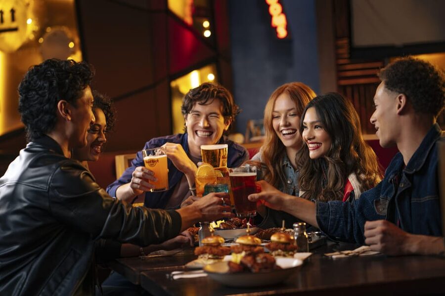 Stockholm: Hard Rock Cafe Stockholm Lunch or Dinner - Dessert and drinks finish the deal