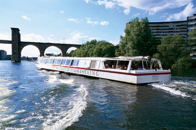 Stockholm: Highlights Boat Tour - Under Bridges and Through the Connecting Lock