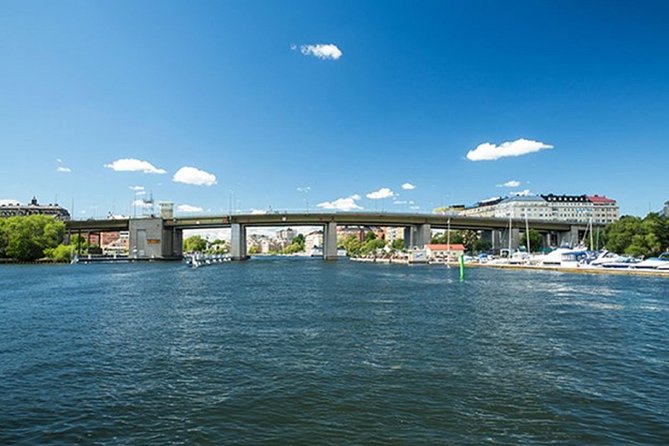 Stockholm: Highlights Boat Tour - Hammarby Sjöstad and Royal Djurgården