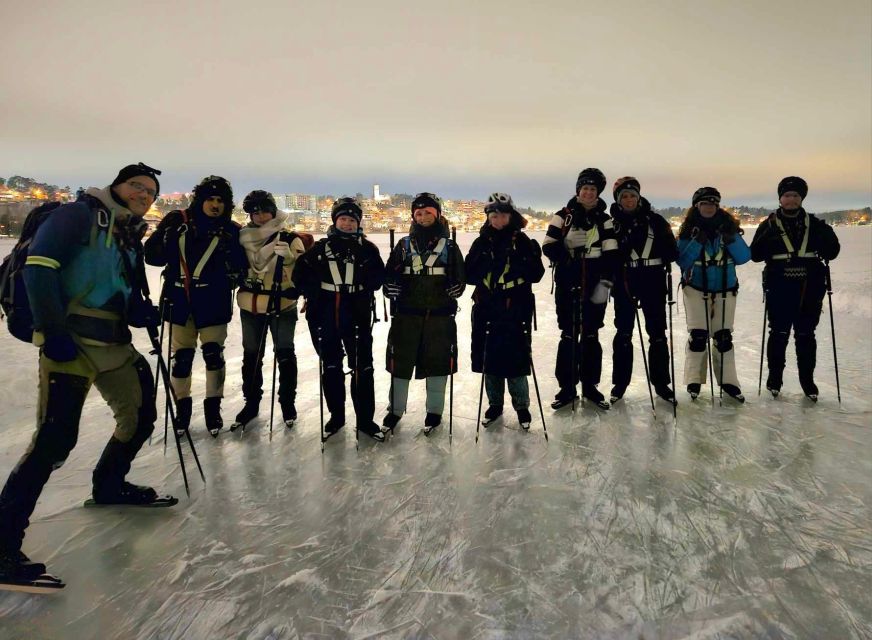 Stockholm: Ice Skating in the Moonlight with Hot Chocolate - The 30-minute hot chocolate and fika break