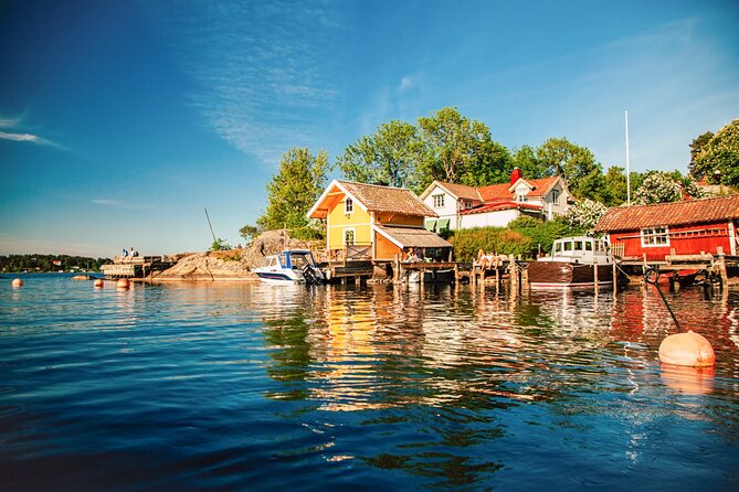Stockholm: Kayaking tour around Vaxholm Archipelago with Fika - Meeting the kayaks and getting ready