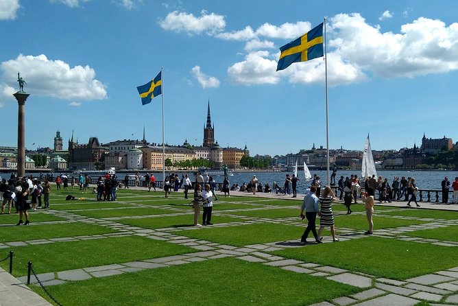 Stockholm: Modern City and Old Town, a Small Group Walking Tour - The Royal Palace, Karl XII, and Sweden’s change of direction