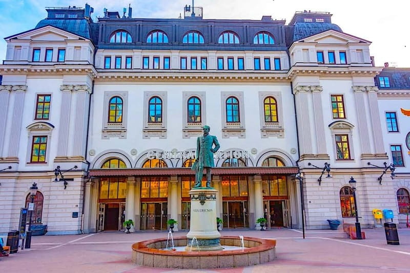 Stockholm: Modern City Walking Tour with Local Guide - City Hall: Stockholm’s civic face
