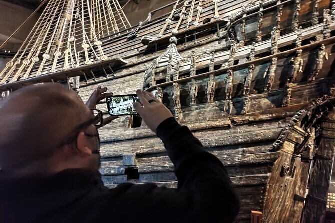 Stockholm Must See - Old Town, boat + Vasa Museum 3h small group - Storkyrkan and Riddarholmen connect ordinary life with power