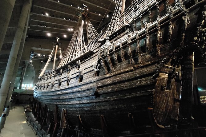 Stockholm Must See - Old Town, boat + Vasa Museum 3h small group - The harbor walk sets up the ferry crossing