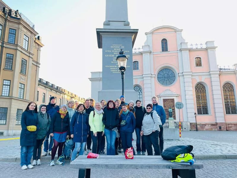 Stockholm: Old Town Guided Walking Tour (English / Deutsch) - Royal power at the palace and cathedral