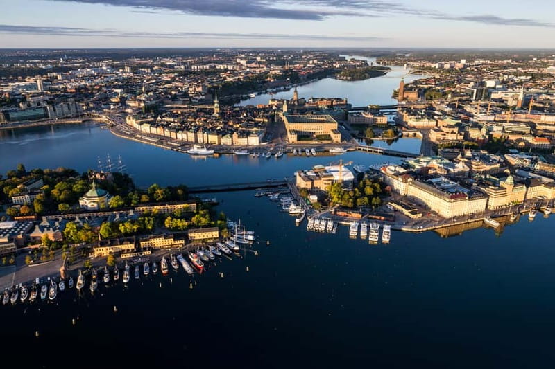 Stockholm: Old Town Historical Walking Tour - The Royal Palace and Stockholm’s religious story