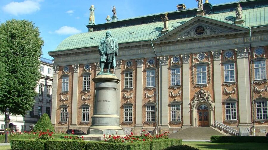Stockholm: Old Town Walking Tour and the Vasa Museum - Who should book this Stockholm tour?